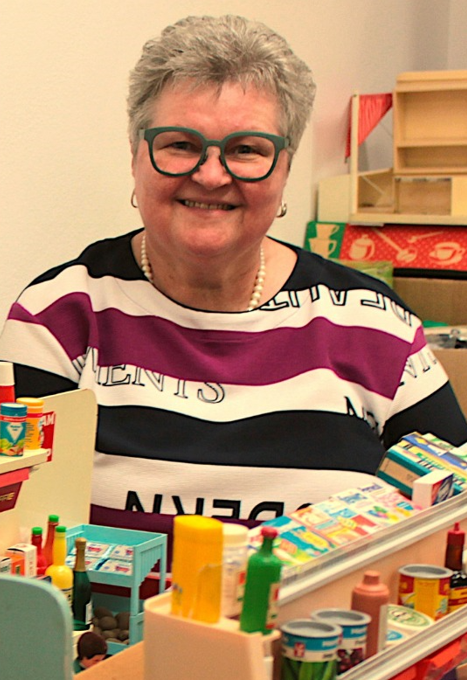Andrea in ihrer Werkstatt