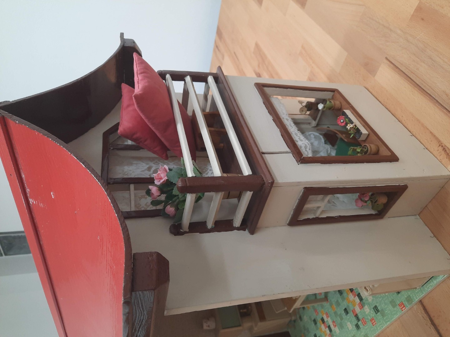 seitliche Ansicht mit Balkon