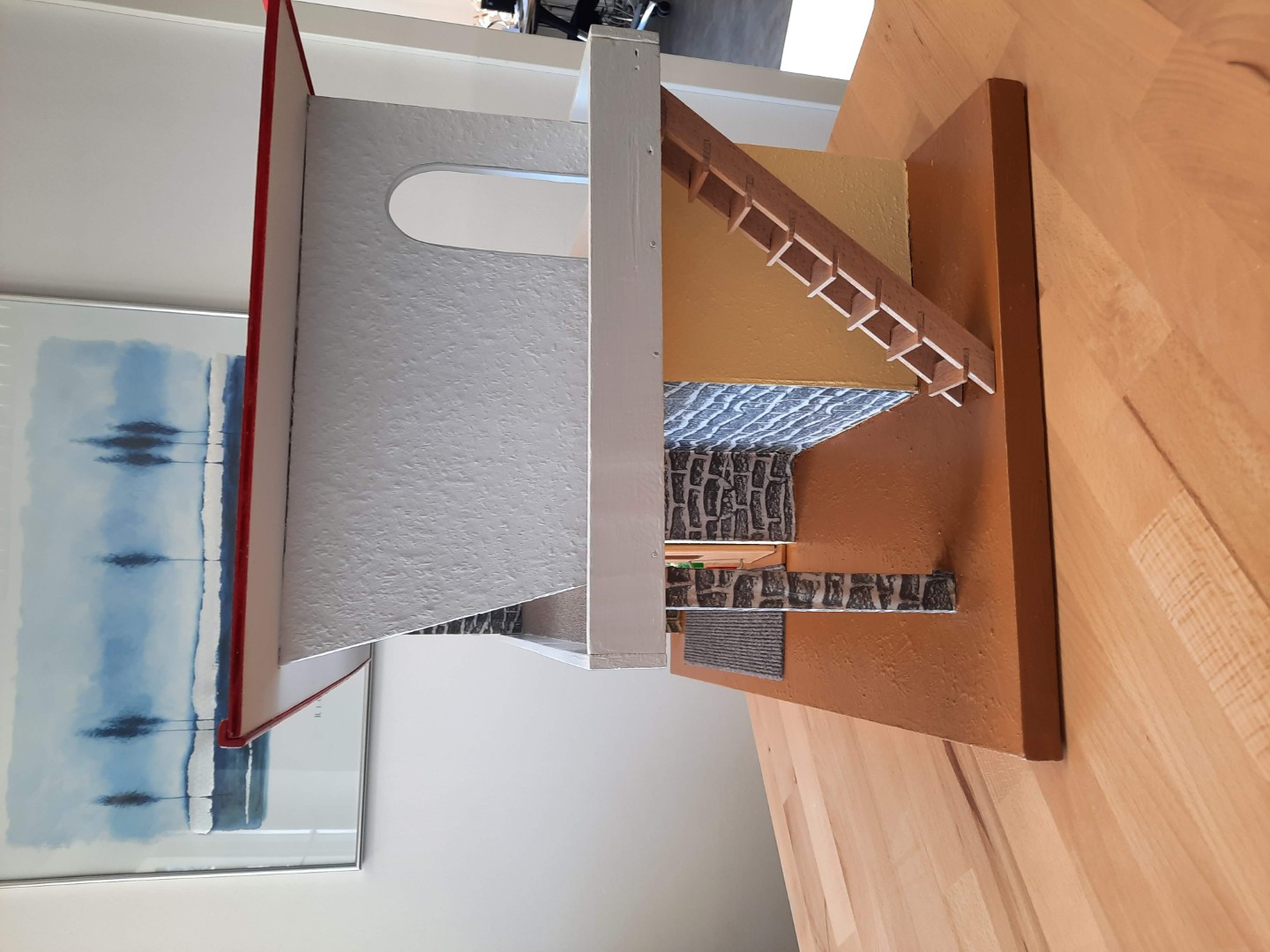 Seite mit erneuerter Treppe
