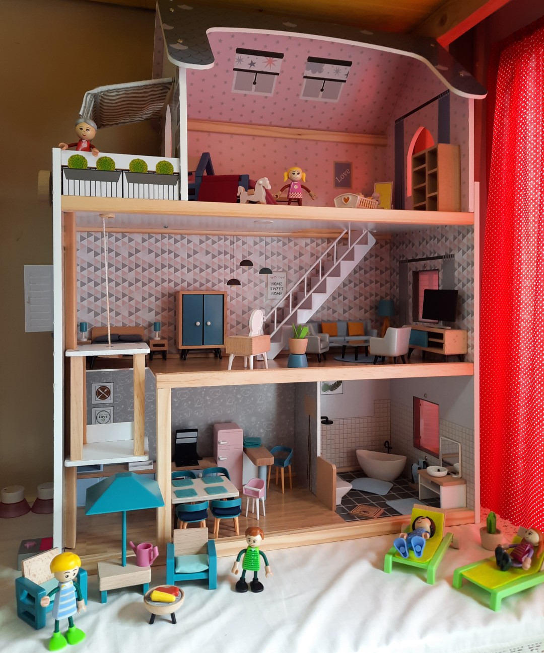 Modernes Puppenhaus von Lidl