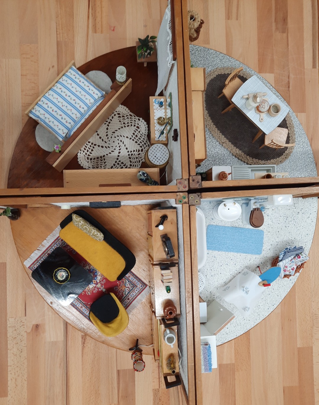 Rundes Puppenhaus